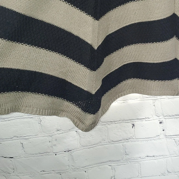 Striped Maurices V-neck Sweater Size 0 - Picture 8 of 9